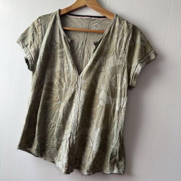 Anthropologie Pilcro Spliced Neck Tee T-Shirt Size S Camo Green Floral Boho - Picture 13 of 14